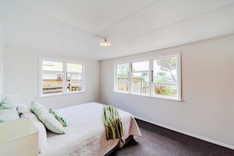 Photo of property in 12 Constable Crescent, Onekawa, Napier, 4110