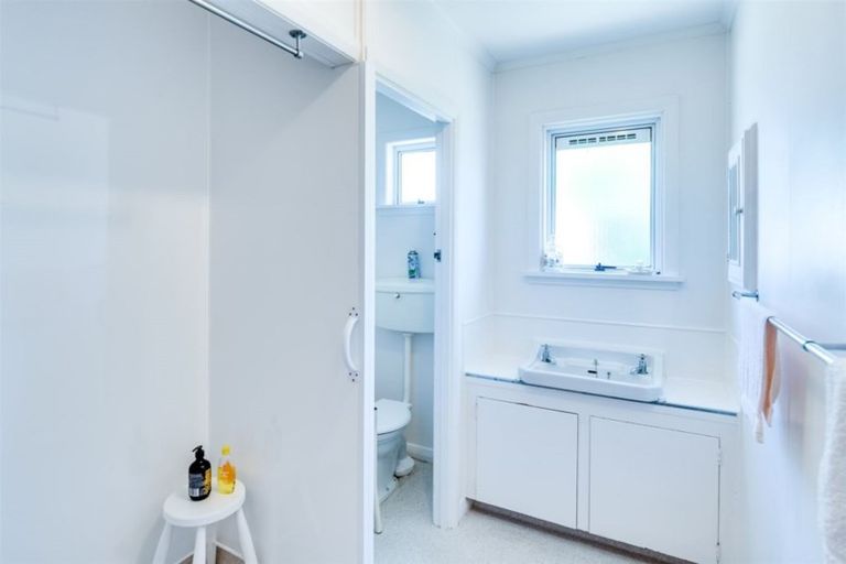 Photo of property in 42 Charles Street, Westshore, Napier, 4110