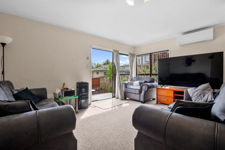 Photo of property in 2/99 Prince Regent Drive, Half Moon Bay, Auckland, 2012