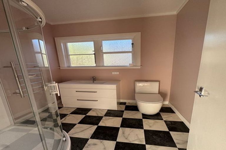 Photo of property in 6 Sidlaw Street, Strathmore Park, Wellington, 6022