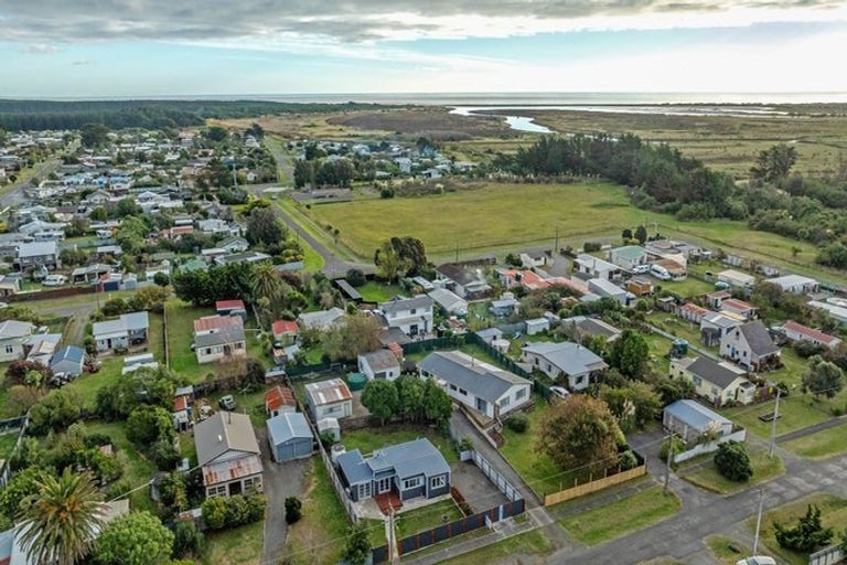 Photo of property in 24 Nuku Street, Tangimoana, 4822