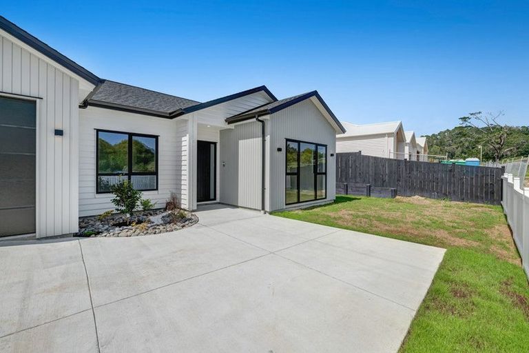 Photo of property in 12 Kanono Way, Helensville, 0800