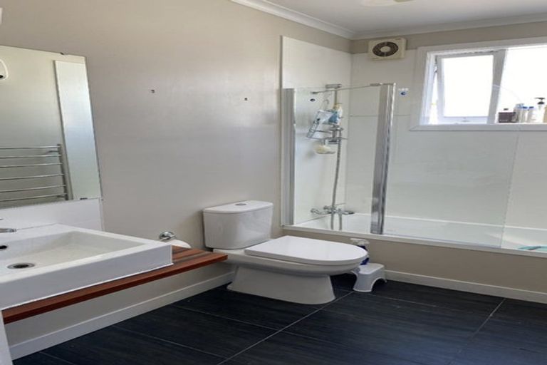 Photo of property in 199u3 Newlands Road, Newlands, Wellington, 6037