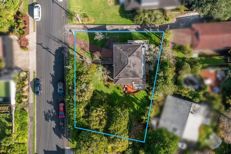 Photo of property in 5 Island Bay Road, Beach Haven, Auckland, 0626