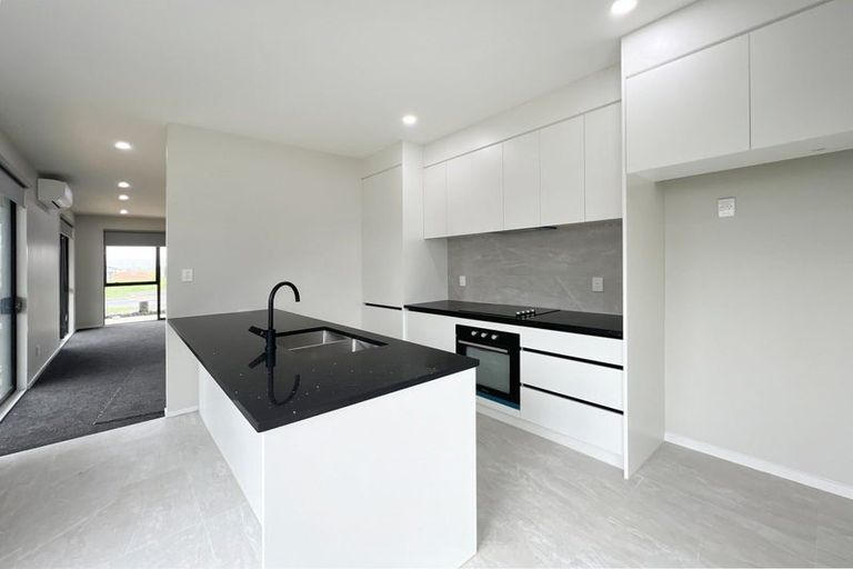 Photo of property in 16 Yellow Pear Lane, Karaka, Papakura, 2113