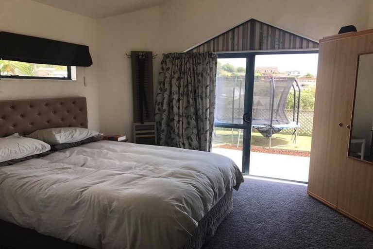 Photo of property in 72 Samwell Drive, Whitby, Porirua, 5024