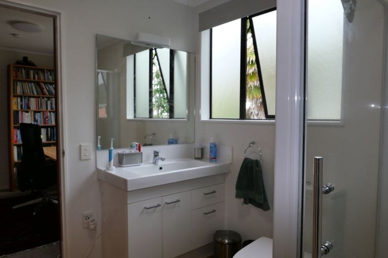 Photo of property in Willow Court, 6/15 Pehi Kupa Street, Waikanae, 5036