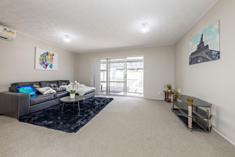 Photo of property in 3/63 Kenderdine Road, Papatoetoe, Auckland, 2025