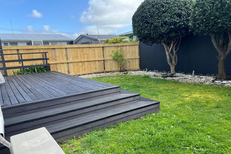 Photo of property in 1 Taikata Road, Te Atatu Peninsula, Auckland, 0610