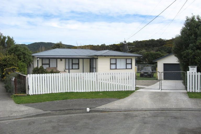 Photo of property in 17 Hunt Street, Wainuiomata, Lower Hutt, 5014