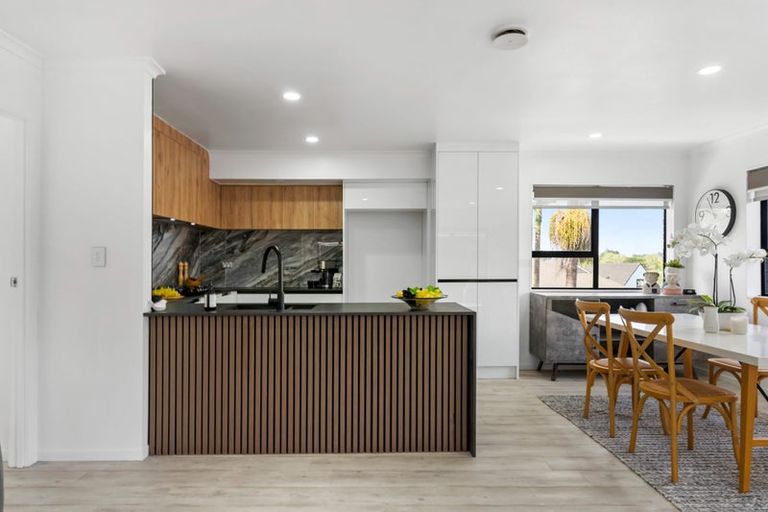 Photo of property in 1/131 Botany Road, Botany Downs, Auckland, 2010