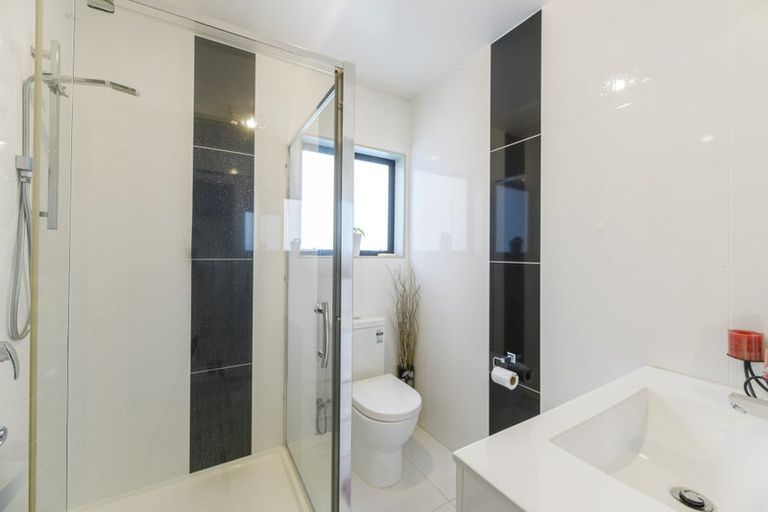 Photo of property in 9a Harrington Road, Henderson, Auckland, 0610