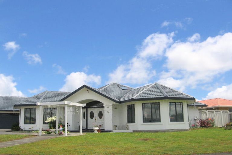 Photo of property in 5 Cloverlea Place, Pukekohe, 2120
