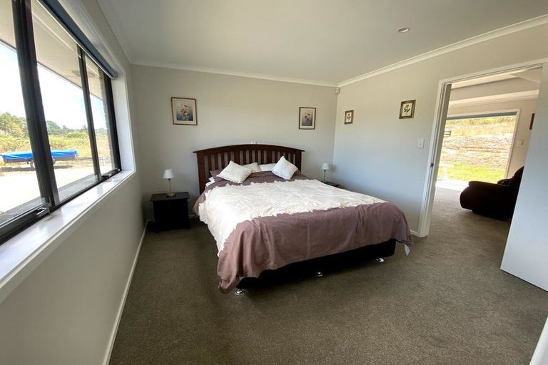 Photo of property in 13 Te Awa Place, Red Beach, 0932