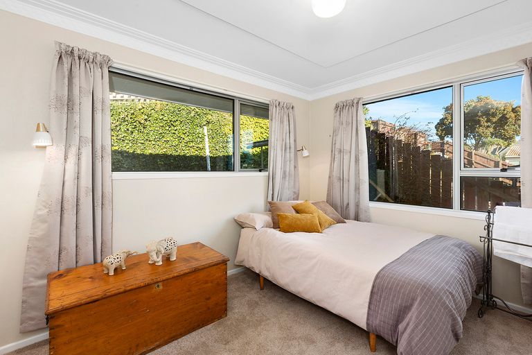 Photo of property in 215 Larnach Road, Waverley, Dunedin, 9013