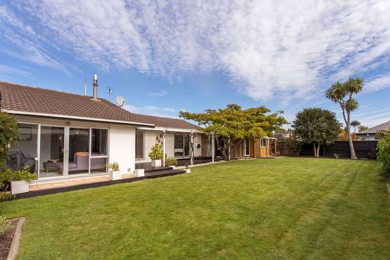 Photo of property in 9b Lydbury Place, Parklands, Christchurch, 8083
