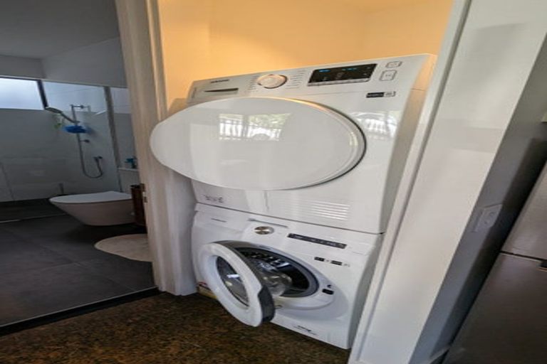 Photo of property in 14 City View Terrace, Birkenhead, Auckland, 0626