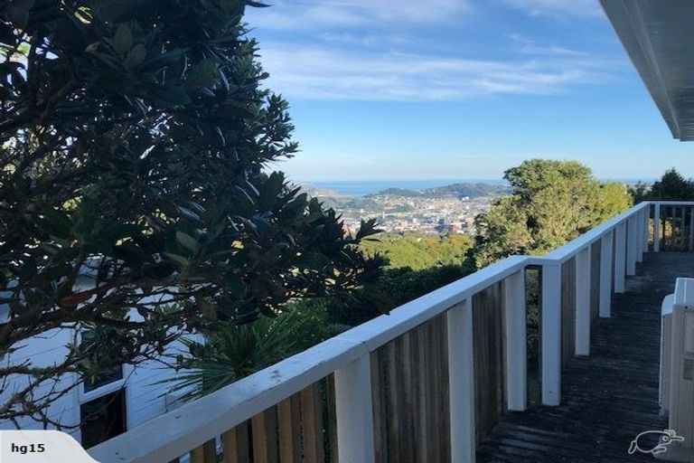 Photo of property in 6 Middlesex Place, Northland, Wellington, 6012