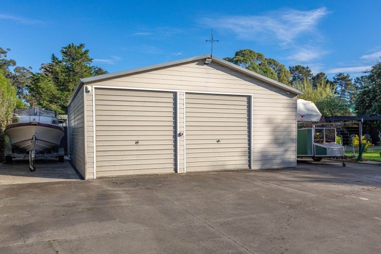 Photo of property in 16 Abbotsford Road, Waipawa, 4210