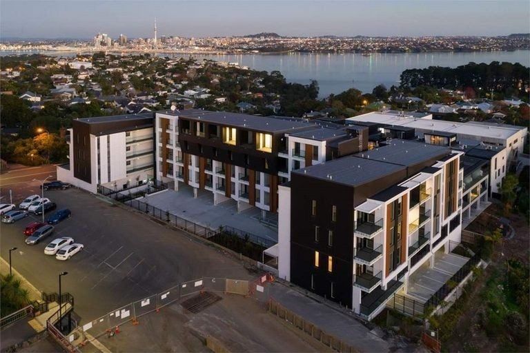 Photo of property in 414/19 Rawene Road, Birkenhead, Auckland, 0626