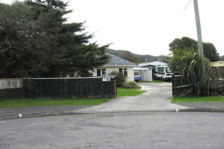 Photo of property in 18 Hunt Street, Wainuiomata, Lower Hutt, 5014