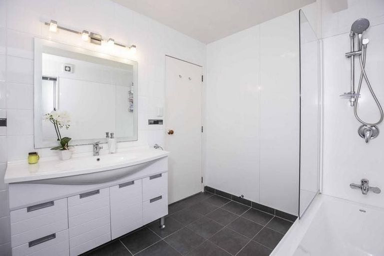 Photo of property in 79 Colwill Road, Massey, Auckland, 0614