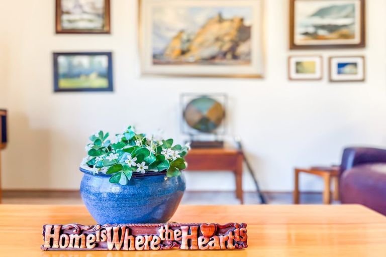 Photo of property in 1 Manu Grove, Waikanae, 5036