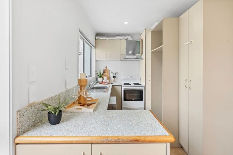 Photo of property in 1/1a Margaret Place, Milford, Auckland, 0620