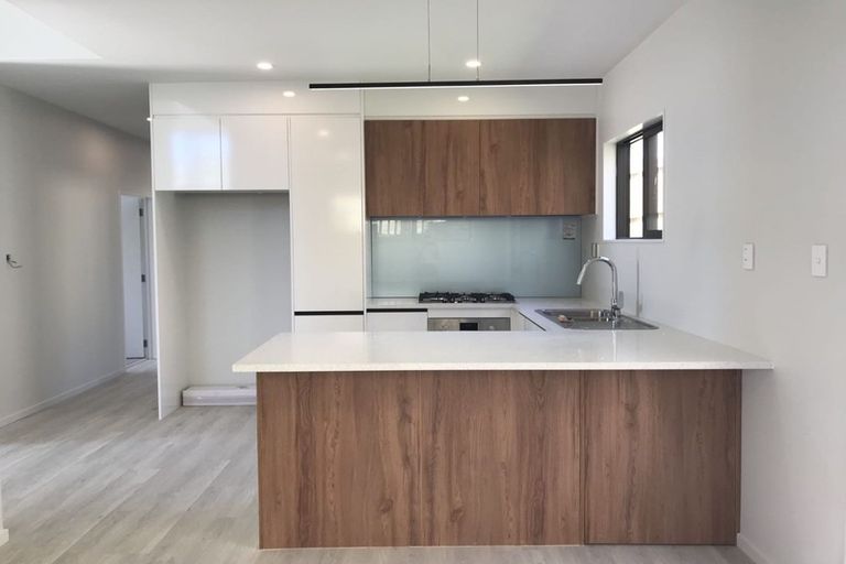 Photo of property in 3 Gamble Way, Massey, Auckland, 0614