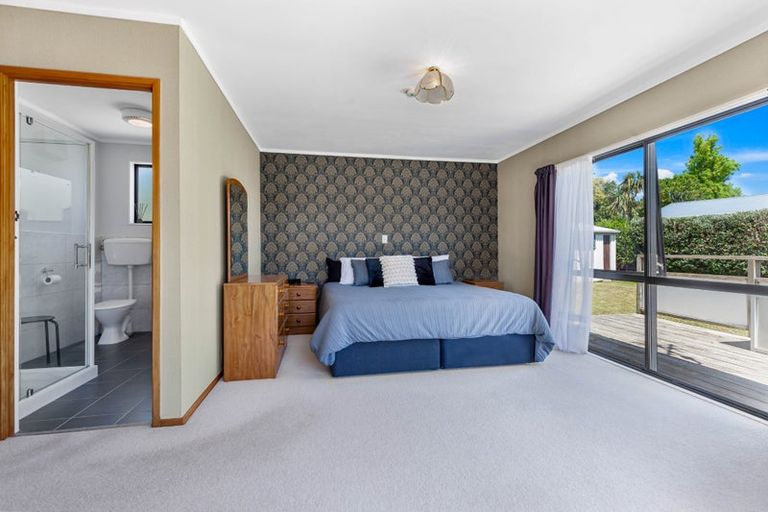 Photo of property in 114a Mcleod Road, Te Atatu South, Auckland, 0610