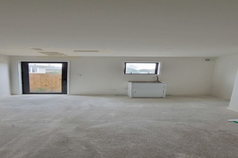 Photo of property in 2b Glenvil Lane, Te Atatu Peninsula, Auckland, 0610