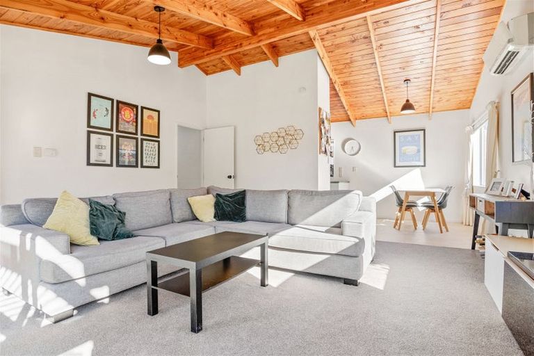 Photo of property in 25 Neil Avenue, Te Atatu Peninsula, Auckland, 0610