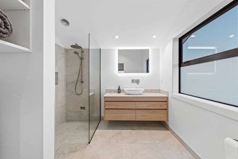 Photo of property in 22 Morrow Avenue, Bucklands Beach, Auckland, 2012