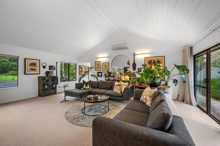 Photo of property in 44 Hardens Lane, Paremoremo, Auckland, 0632