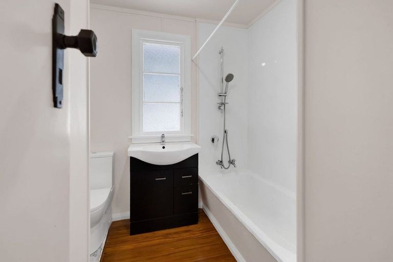 Photo of property in 19a Lorna Street, Lynmouth, New Plymouth, 4310