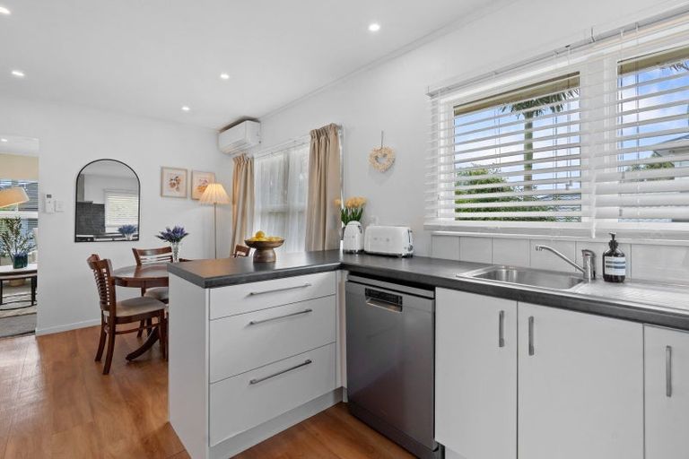Photo of property in 3/3 Marsh Avenue, Forrest Hill, Auckland, 0620