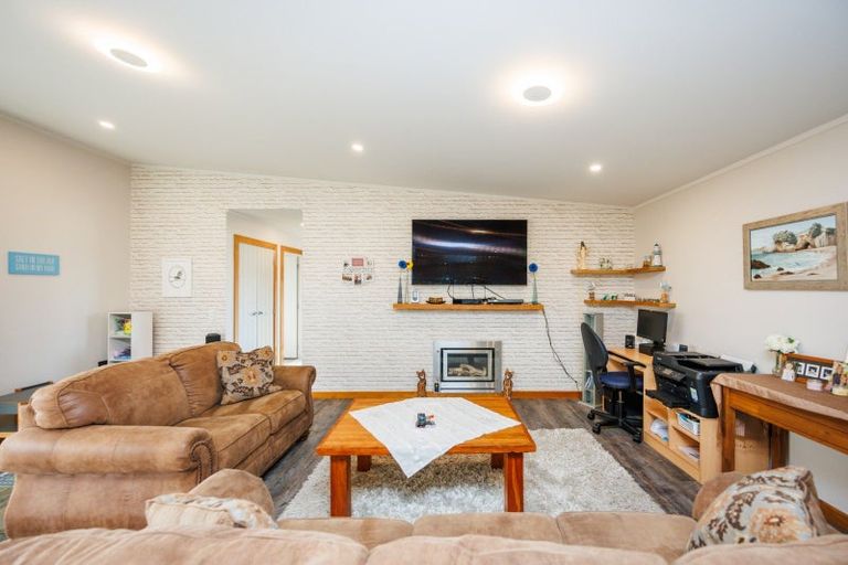 Photo of property in 3 Forbes Road, Foxton Beach, Foxton, 4815