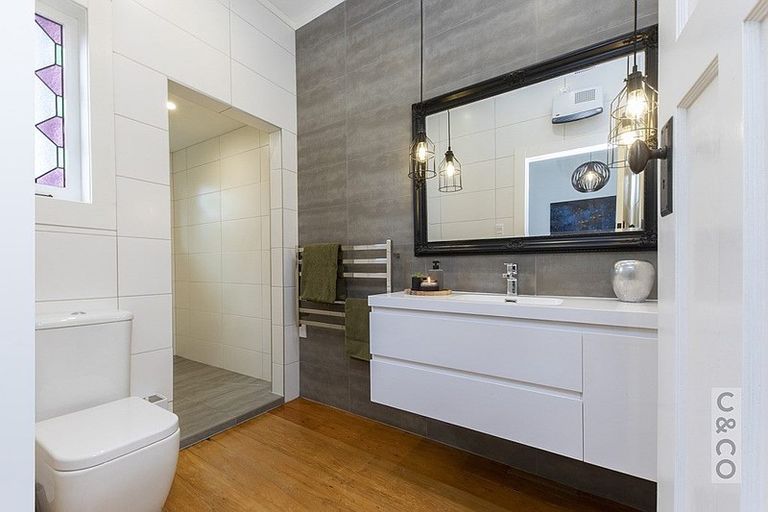 Photo of property in 30-32 Great North Road, Riverhead, 0820