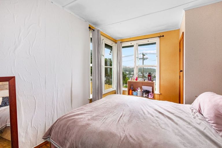 Photo of property in 15 Northumberland Street, Cannons Creek, Porirua, 5024