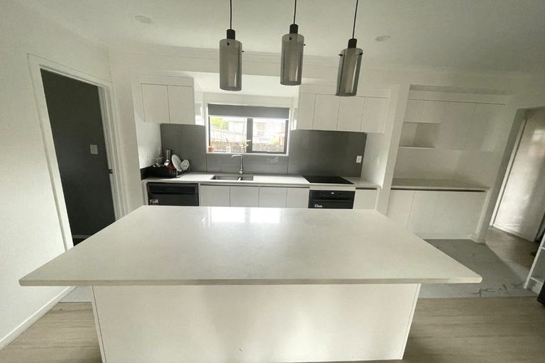 Photo of property in 1/4214a Great North Road, Glendene, Auckland, 0602