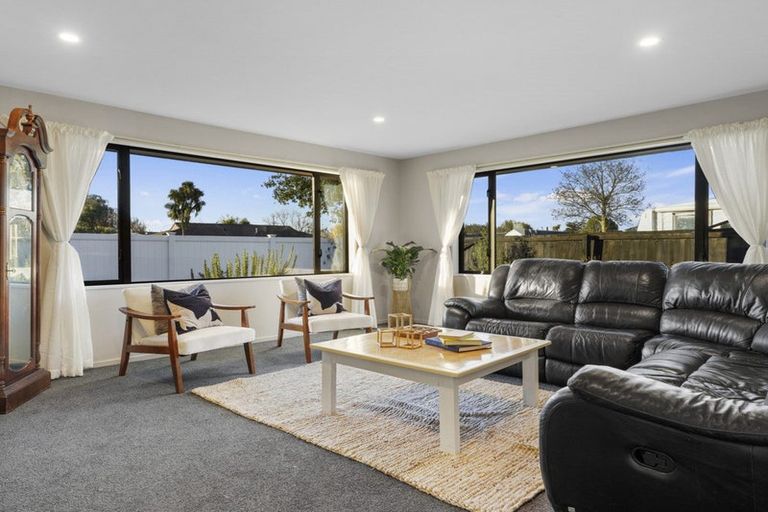 Photo of property in 1 Lowe Place, Rangiora, 7400