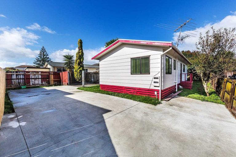 Photo of property in 17 Ballance Avenue, Papatoetoe, Auckland, 2104