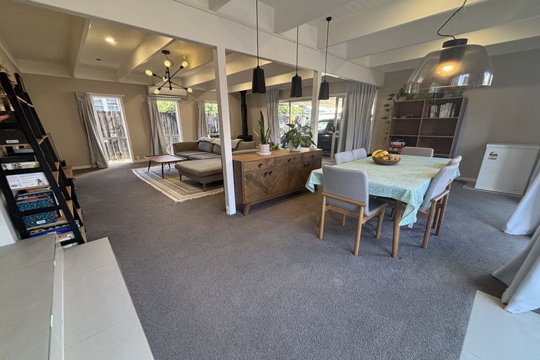 Photo of property in 16 Taikata Road, Te Atatu Peninsula, Auckland, 0610