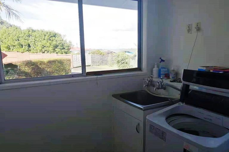 Photo of property in 31 Valley View Road, Glenfield, Auckland, 0629