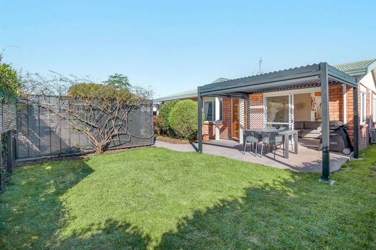 Photo of property in 25 Neil Avenue, Te Atatu Peninsula, Auckland, 0610