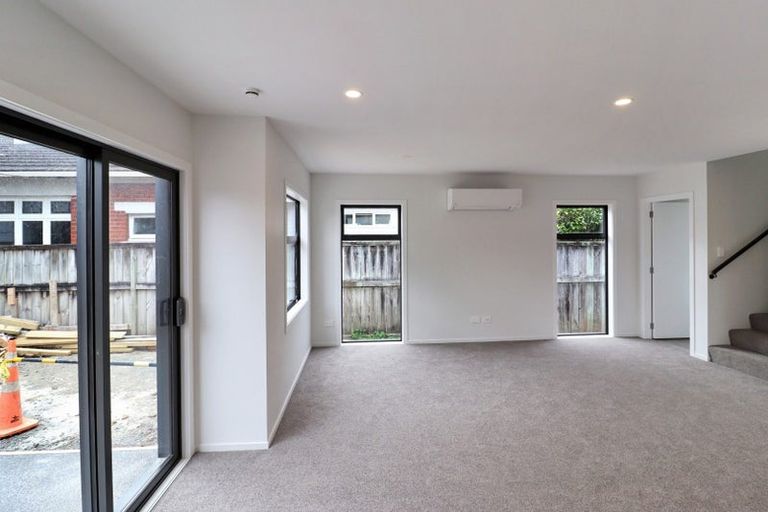 Photo of property in 137 Whites Line East, Waiwhetu, Lower Hutt, 5010