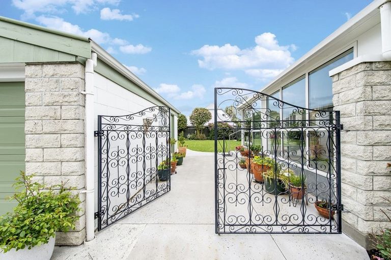 Photo of property in 4 Rachel Place, Avonhead, Christchurch, 8042