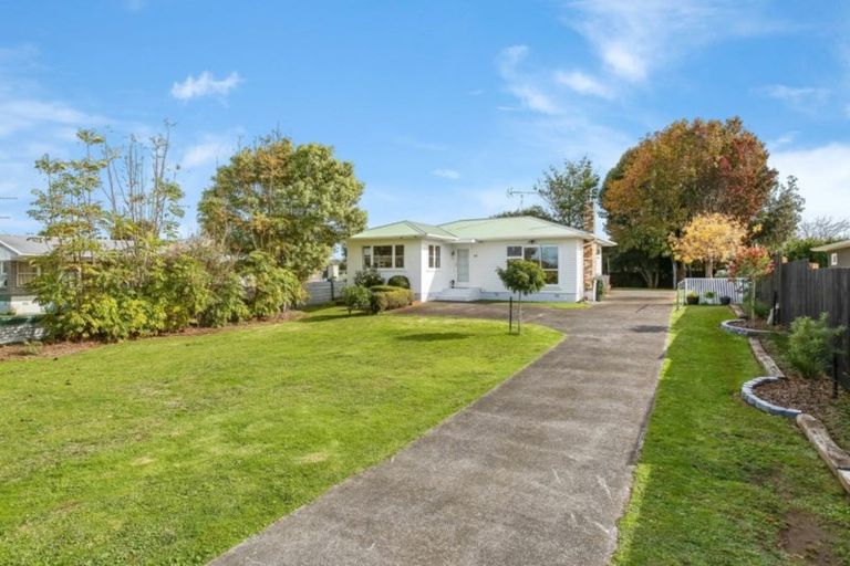 Photo of property in 22 Sandspit Road, Waiuku, 2123