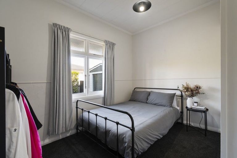 Photo of property in 33 Featherston Street, Takaro, Palmerston North, 4412