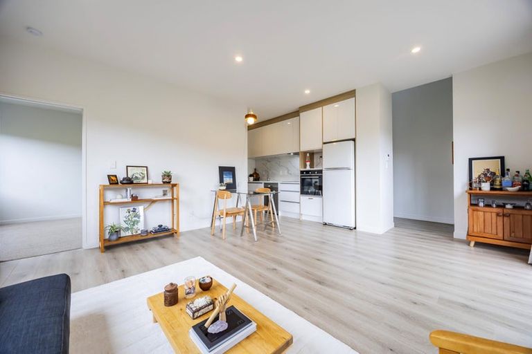 Photo of property in 1 Papa Orchard Drive, Kumeu, 0810